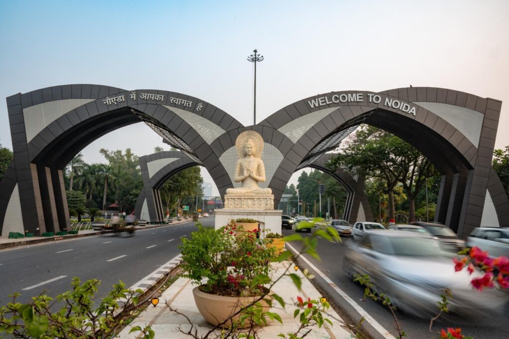 propert in noida image by landlinkerinfra